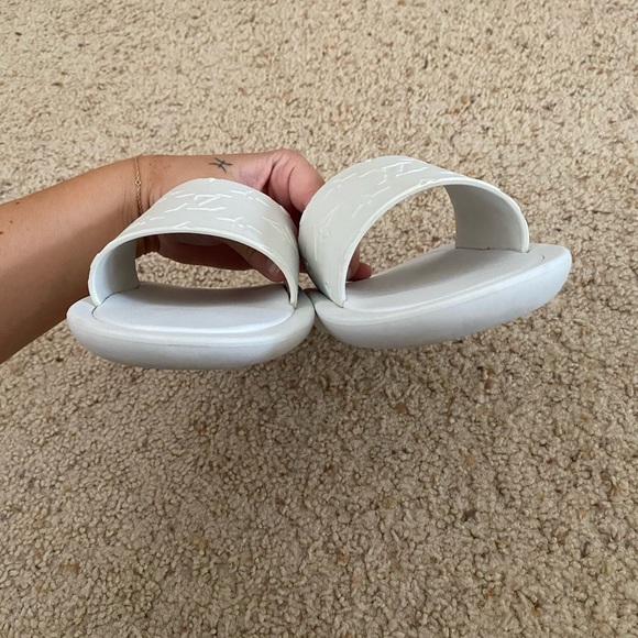 Louis Vuitton Sunbath Flat Mule - Picture 6 of 7